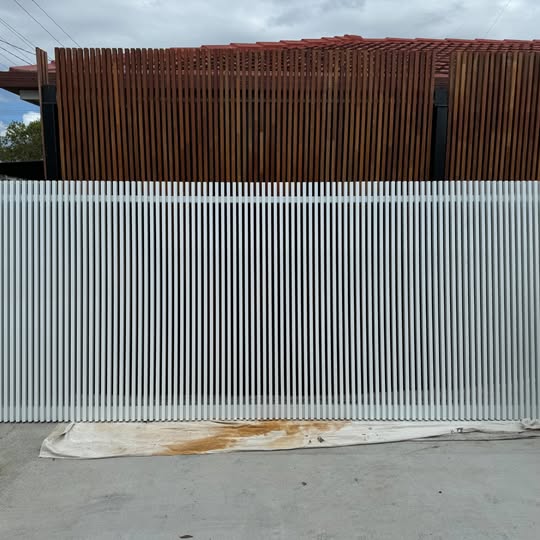 Aluminium Battened Sliding Gate 3.5m Wide - Natural White