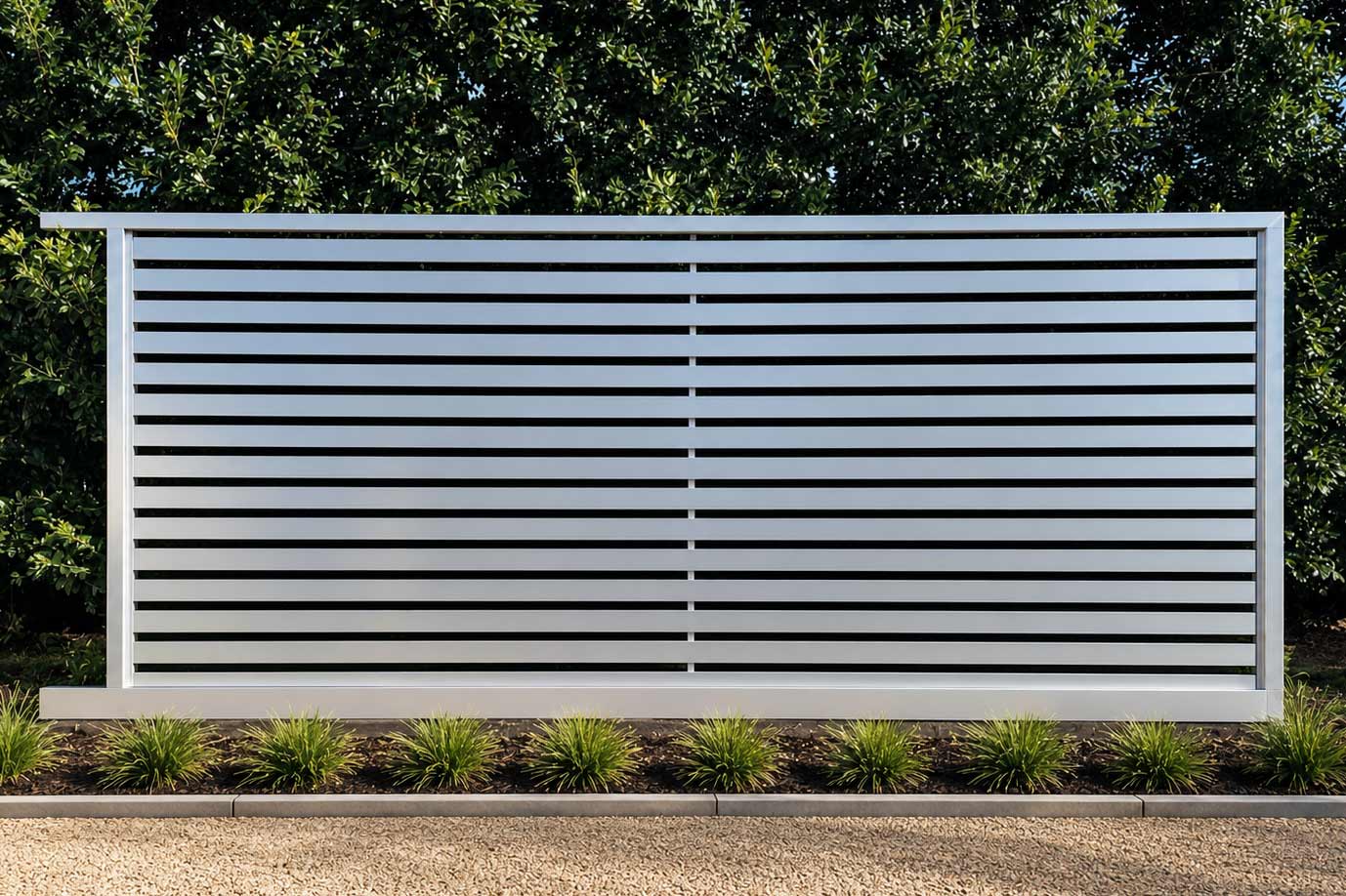 aluminium sliding gate with horizontal battens